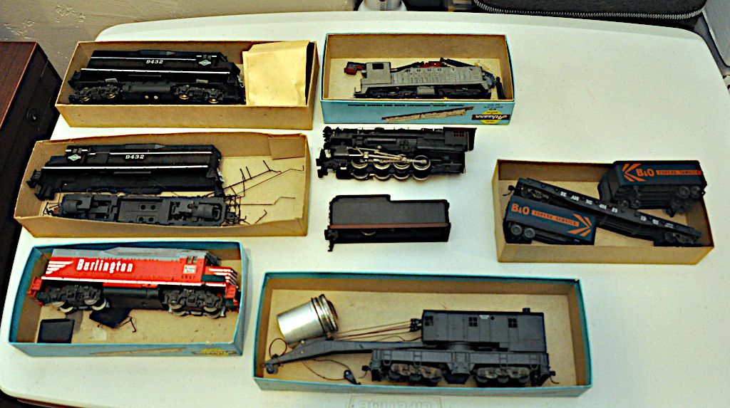 Vintage HO scale model railroad cars and engines