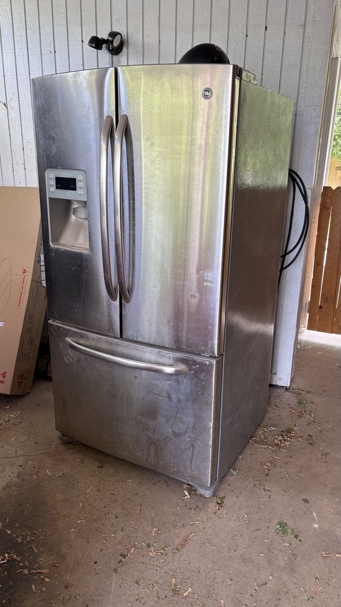 GE stainless steel refrigerator