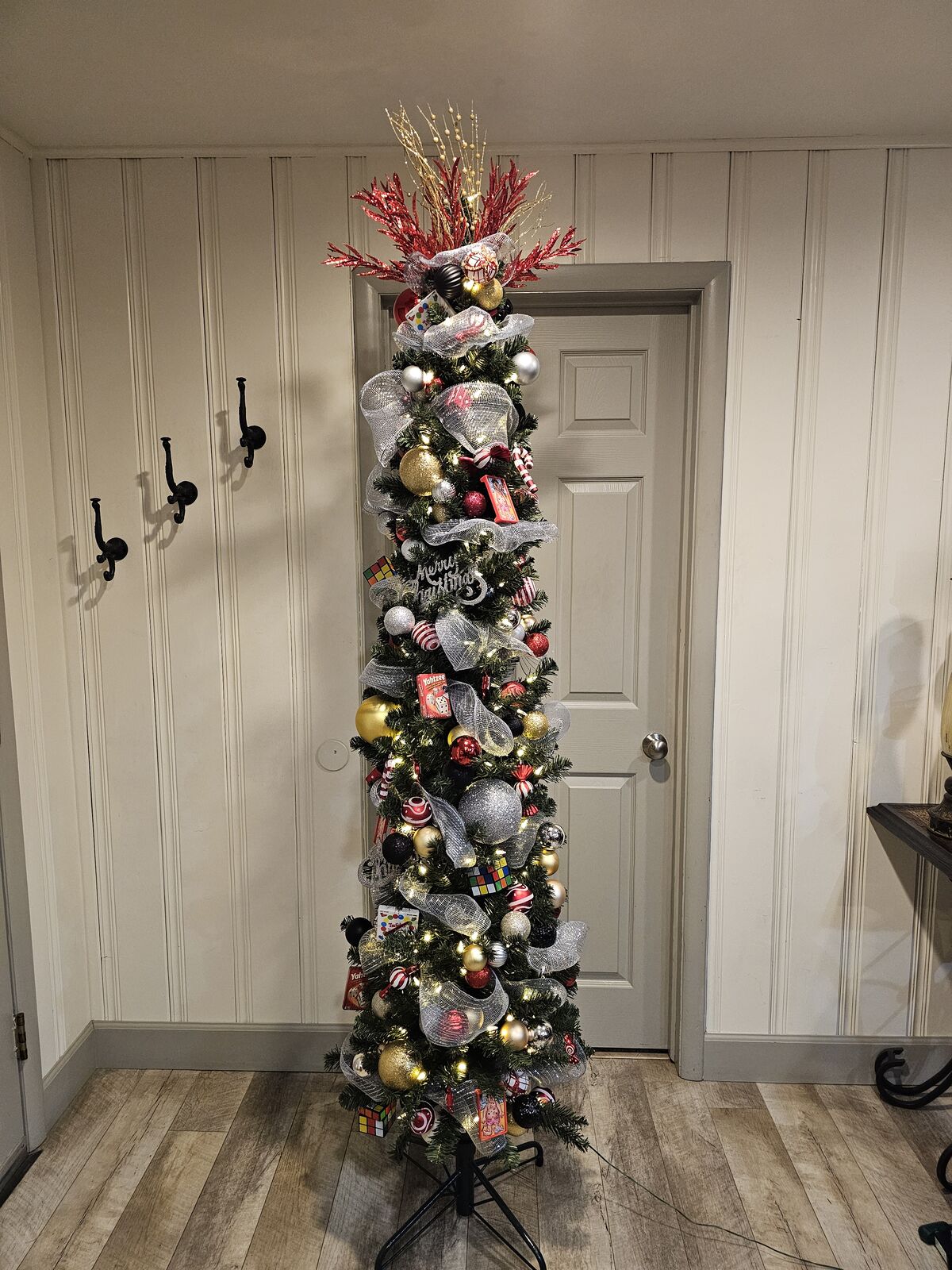 NEW 7 FT PRELIT GAME CHRISTMAS TREE (ORNAMENTS, RIBBONS AND REMOTE INCLUDED)