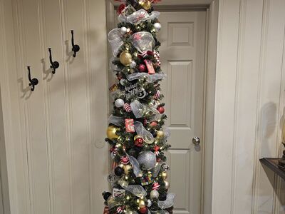 NEW 7 FT PRELIT GAME CHRISTMAS TREE (ORNAMENTS, RIBBONS AND REMOTE INCLUDED)