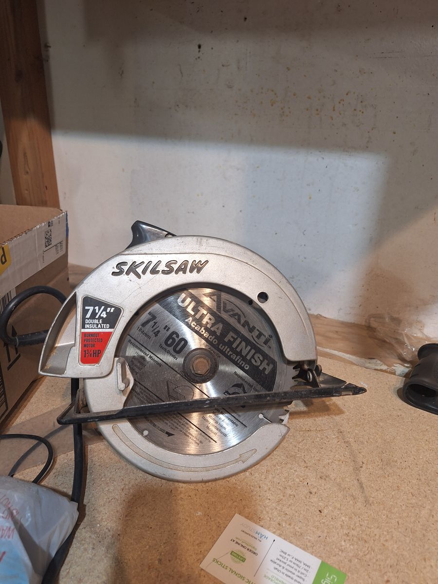 Skilsaw 71/4 " blade.