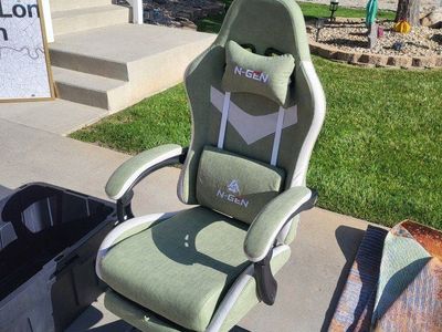 Nex Gen. Gaming Chair w/Lumbar
Footrest
Qty-1