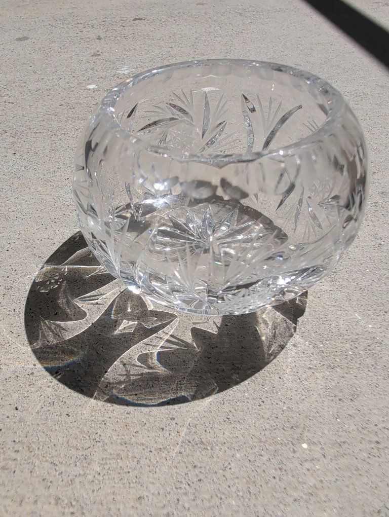 Elegant Cut Crystal Glass Bowl Clear Decorative Dish Starburst Pattern