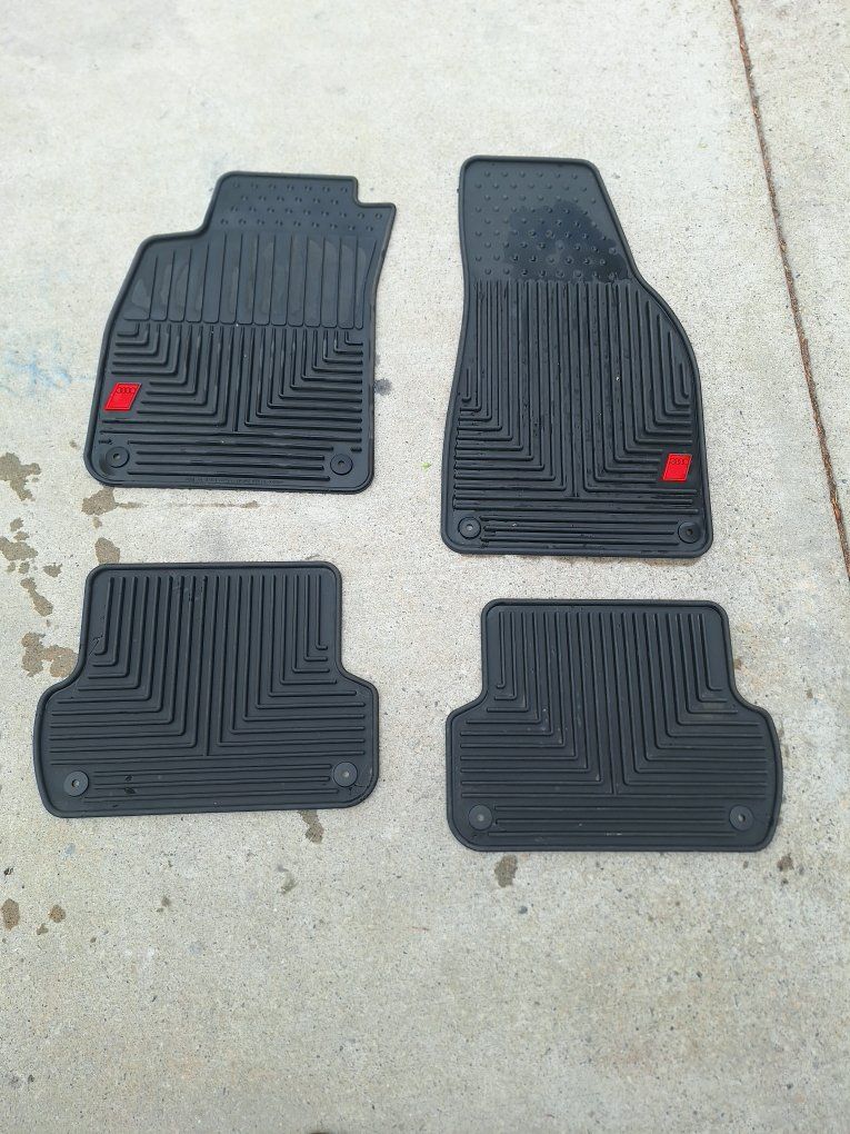 Audi A4/ Q5 Rubber floor mats