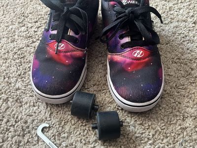 Kids Galaxy Heelys size 3