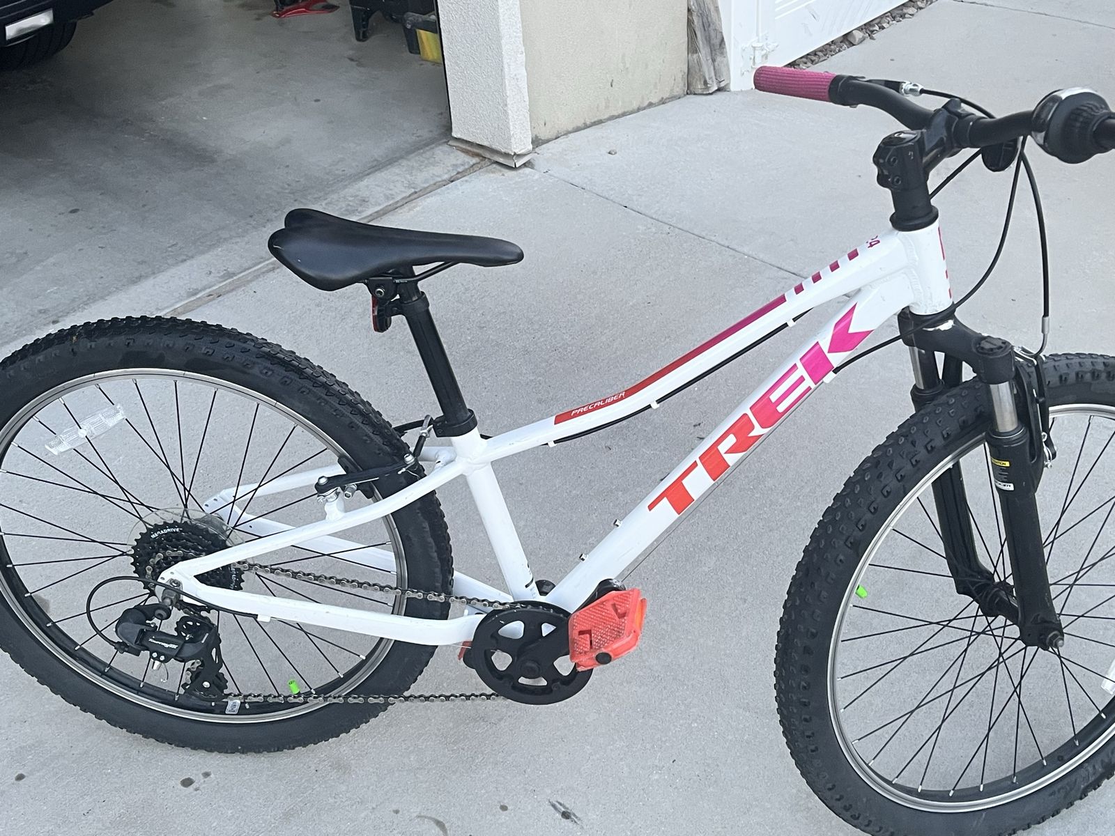Trek Precaliber 24 Inch Kids' Mountain Bike - White/Pink, Aluminum Frame