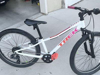 Trek Precaliber 24 Inch Kids' Mountain Bike - White/Pink, Aluminum Frame