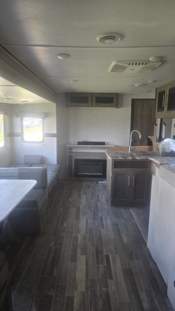 2022 CrossRoads Zinger 34' Travel Trailer – $33,900