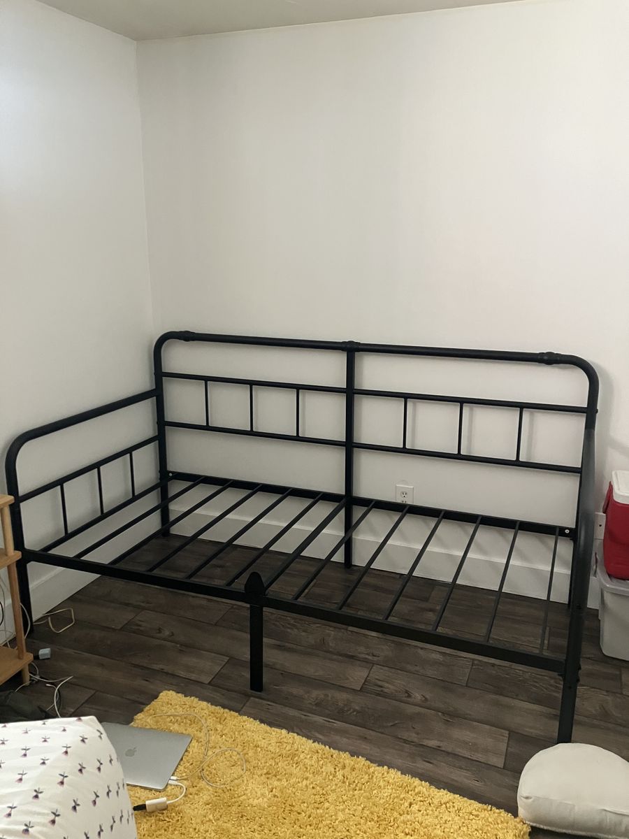Black Metal Day Bed (Twin)