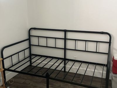 Black Metal Day Bed (Twin)