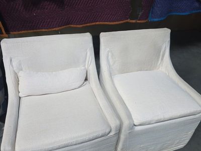Assorted Living Room Seating Lot - Chairs and Ottoman