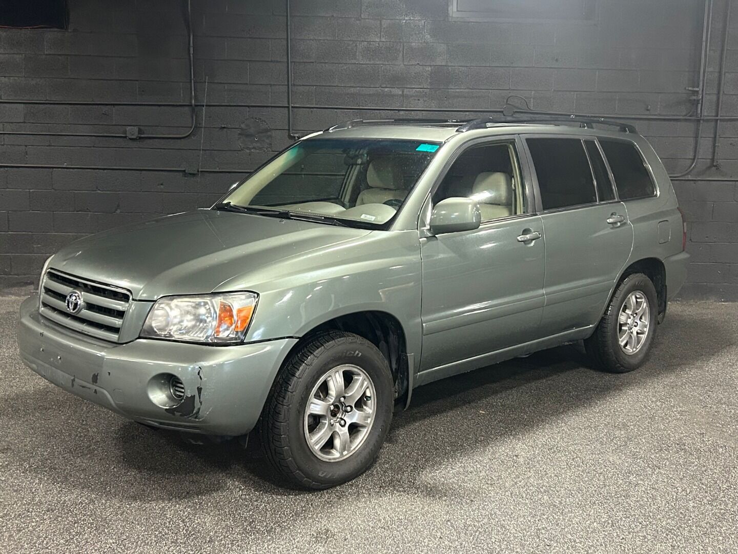 2004 TOYOTA HIGHLANDER Base