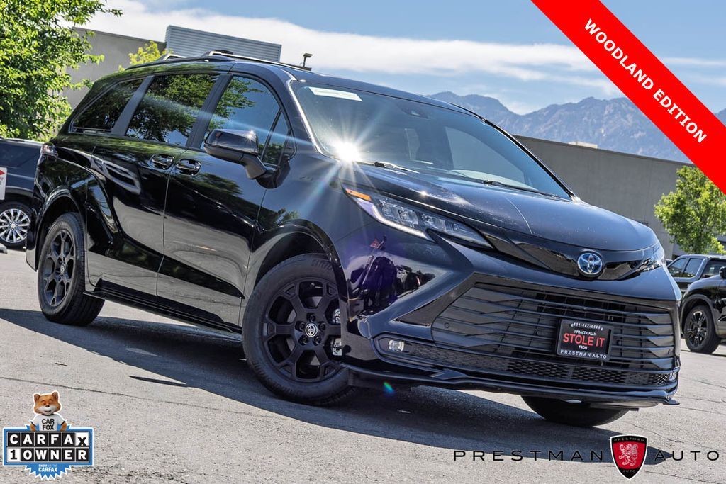 2025 Toyota Sienna Woodland Edition