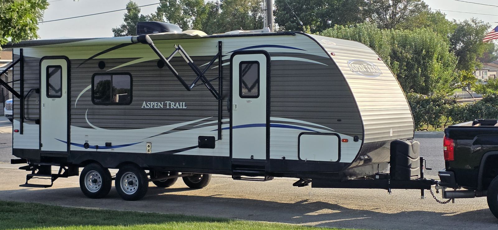 2018 Keystone Aspen Trail 27' Travel Trailer – Rear Kitchen – Slide Out - Queen Master bed Sleeps 6