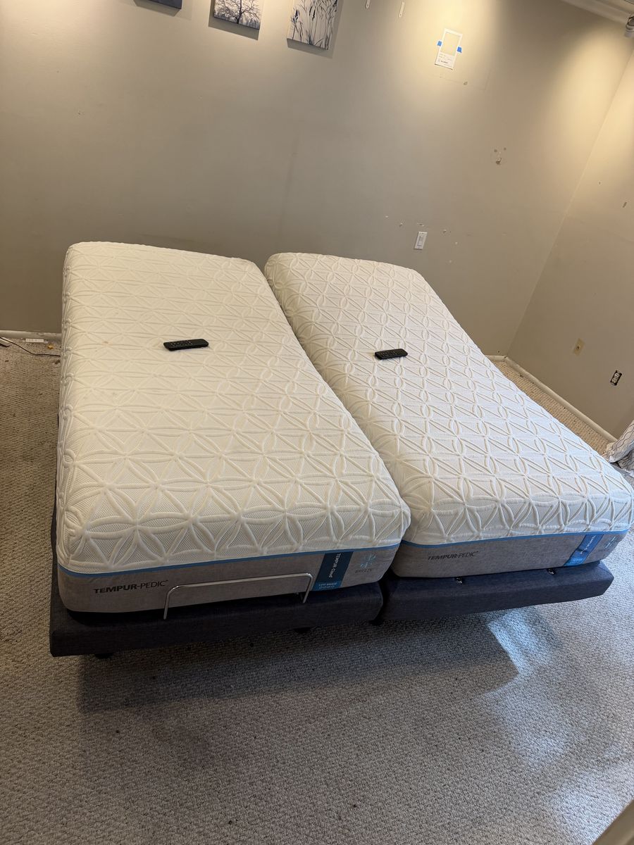 Tempur-Pedic LuxeBreeze Adjustable Split King Mattress Set