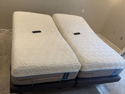 Tempur-Pedic LuxeBreeze Adjustable Split King Mattress Set