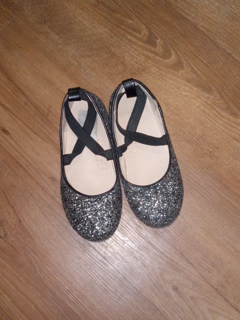 Girls Silver Glitter Ballet Flats Crisscross Straps Size 3.5