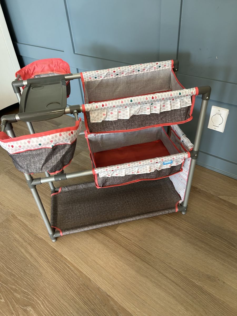 Doll changing/feeding station