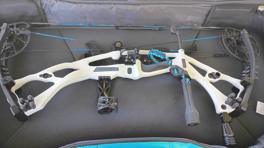 Hoyt Carbon RX-7 Ultra Compound Bow - White Riser, Black Limbs, Hamskea Rest, Epsilon Stabilizer