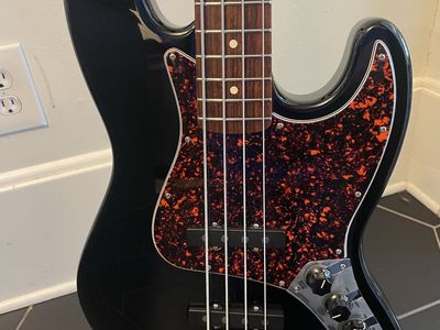 Fender Deluxe Active Jazz Bass
