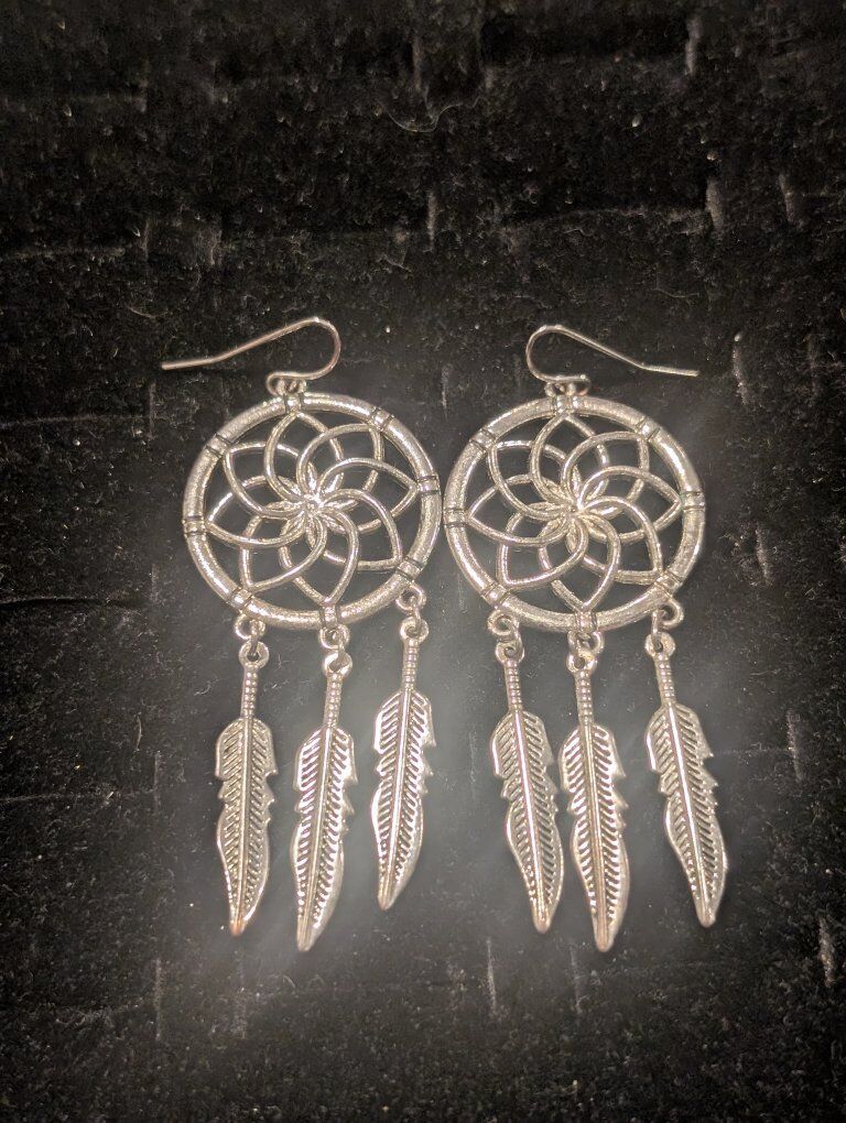 Dreamcatcher Feather Dangle Earrings – Silver Tone