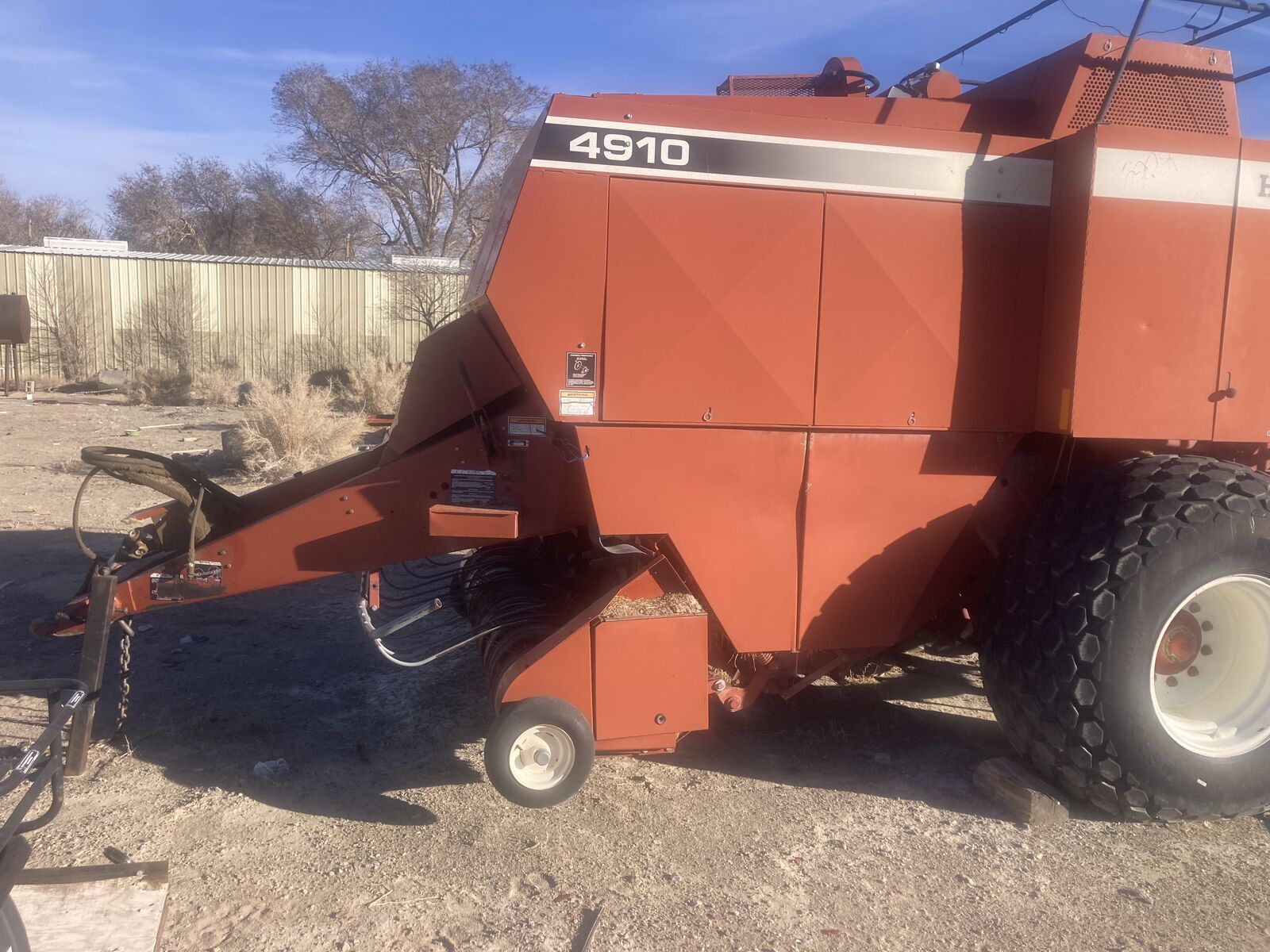 Hesston 4910 Baler