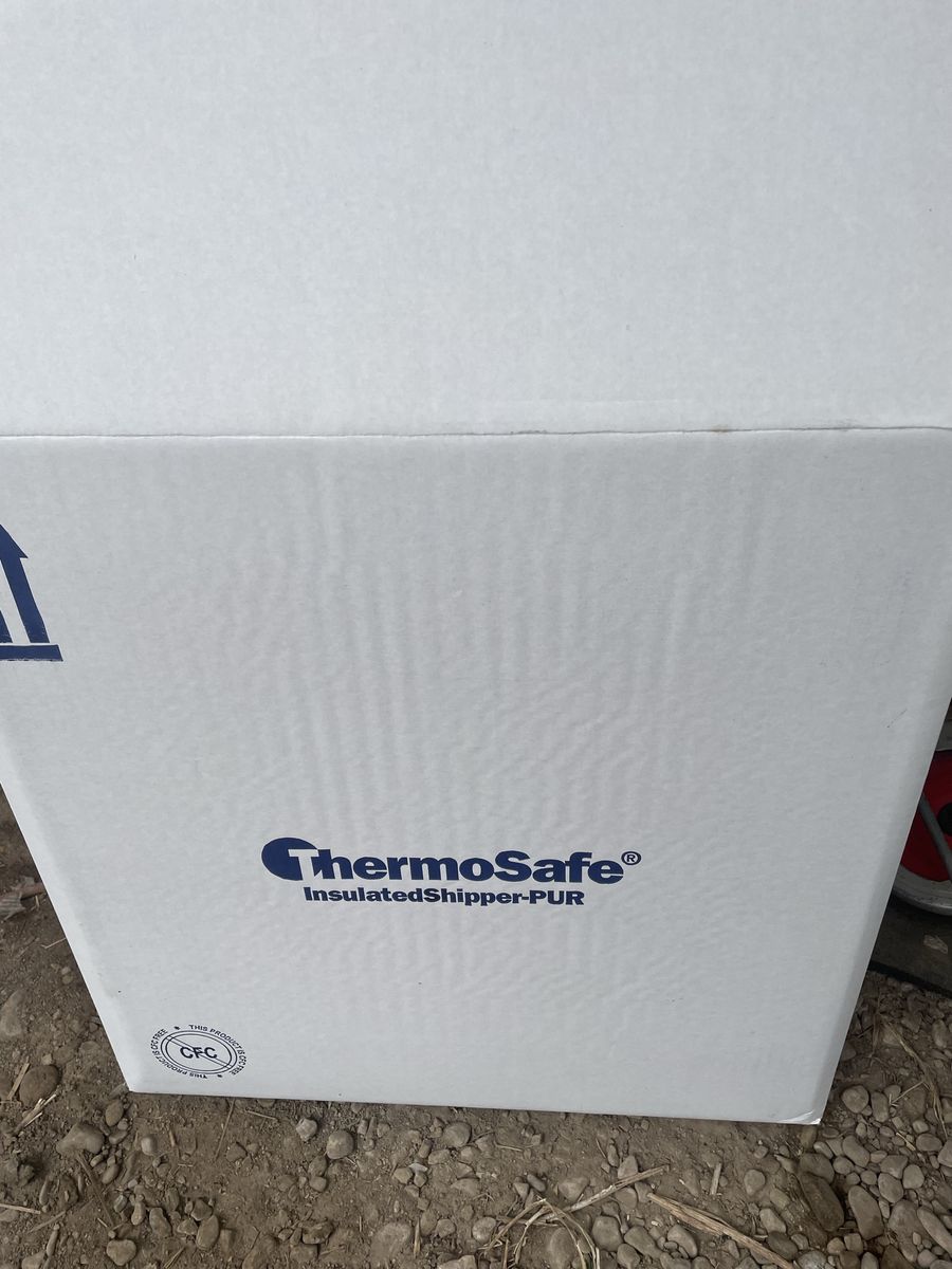 extra large thermosafe insulated  shipping box 23x23x23 od