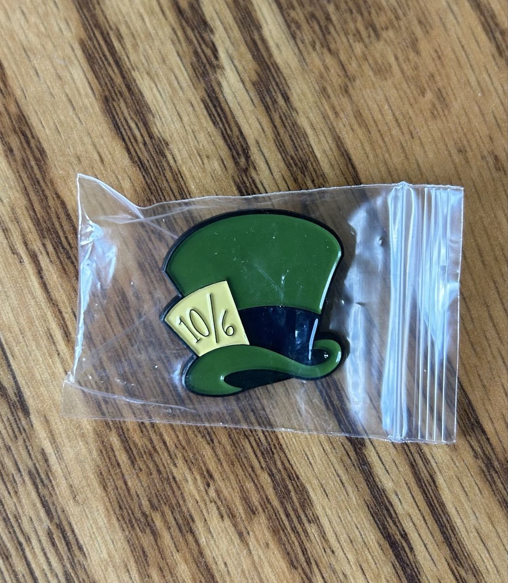 Disney Alice in Wonderland Mad Hatter's Hat 10/6 Enamel Pin