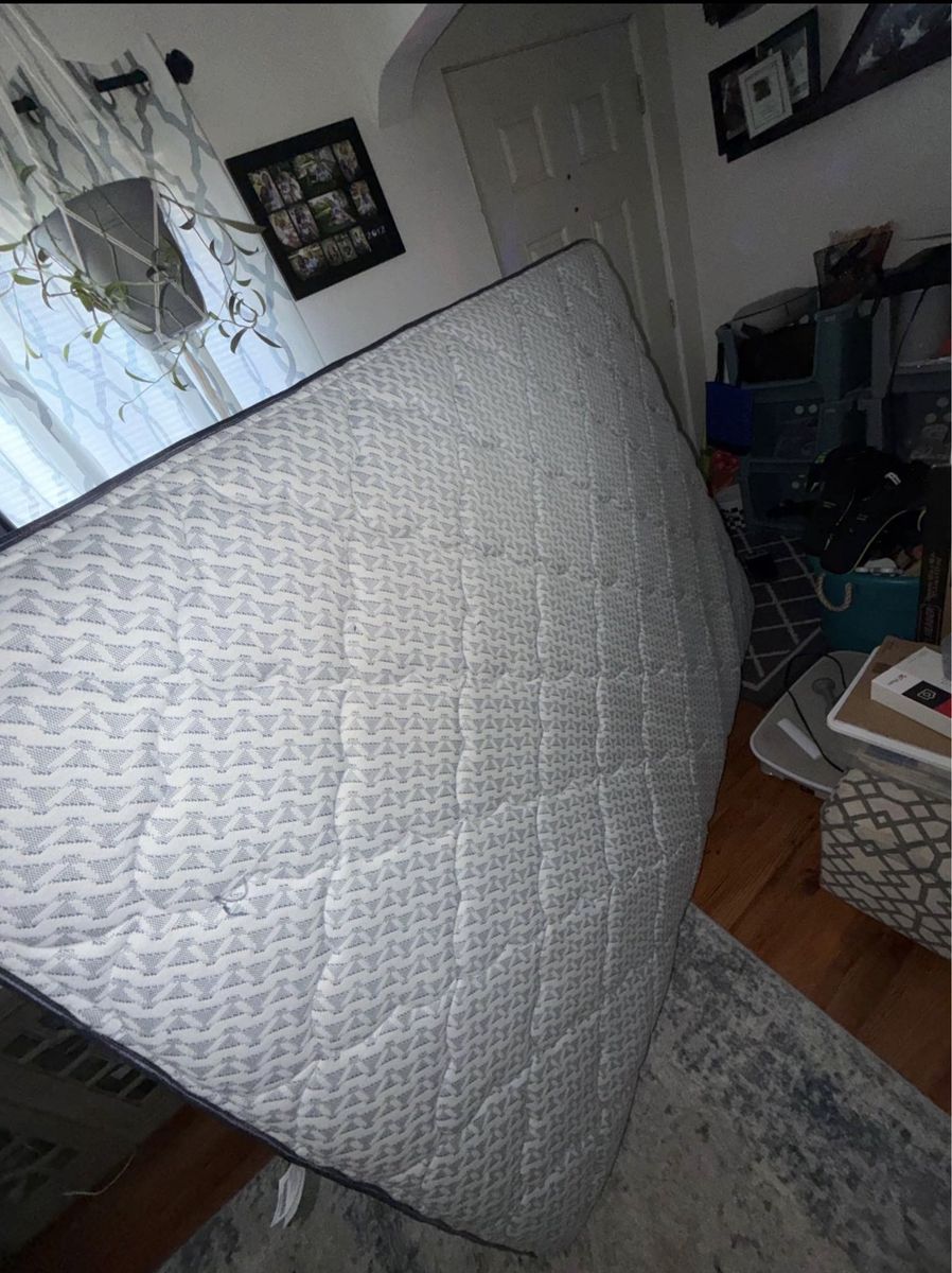 Queen size mattress and box spring