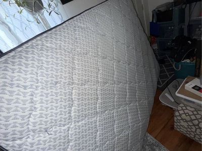 Queen size mattress and box spring