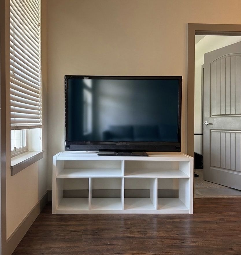55 in Mitsubishi TV and TV Stand