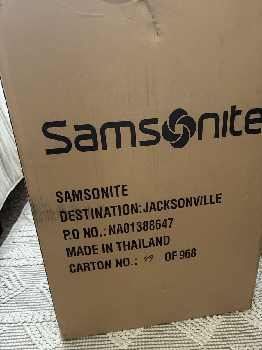 Samsonite Freeform 2-Piece Luggage Set - Carry-On & Large Checked Hardshell - Navy