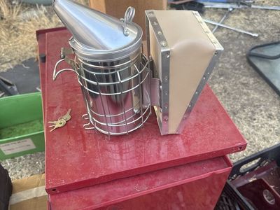 Dadant & Sons Stainless Steel Bee Hive Smoker with Heat Shield and Bellows