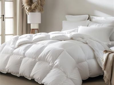 Serta down comforter full/queen size - 88x88 - new in packaging