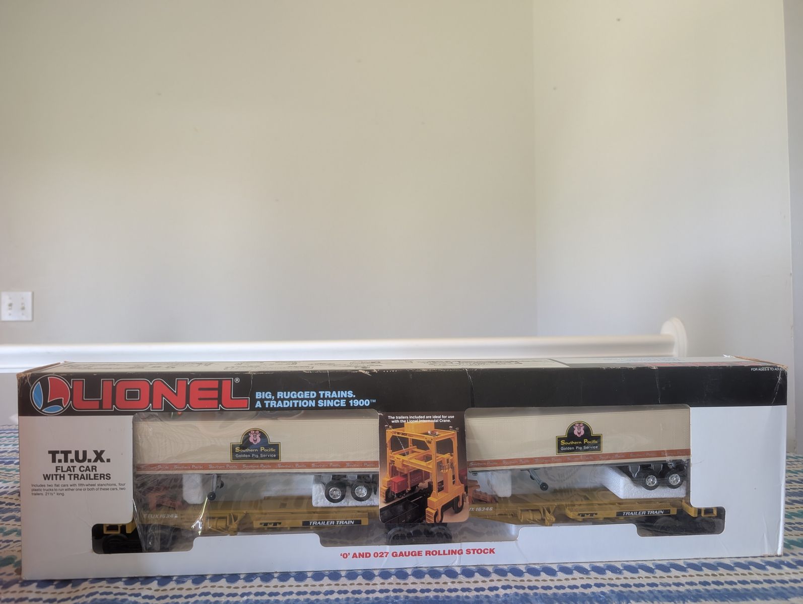 Lionel T.T.U.X flat car with trailers