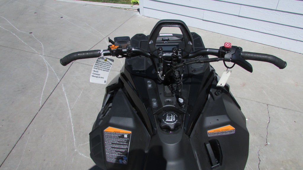 2025 Ski-Doo Summit® Adrenaline® with Edge Package 850 E-TEC 146 SS H_Alt Powder 2.5_Bla