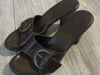 Vintage y2k Born Concept Brown Leather Slide Heels Sandals Size 10/42