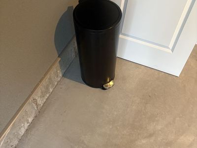 13 gallon trash can