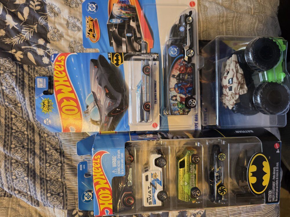Hot Wheels Batman Lot 4 items