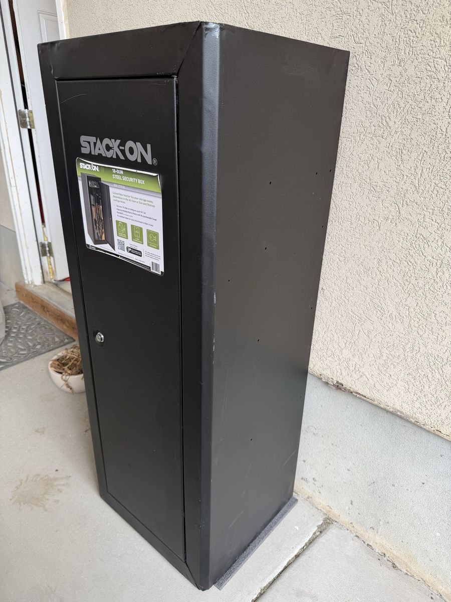 Stack-On GCM-1918-DX 18-Gun Security Cabinet - Welded Steel