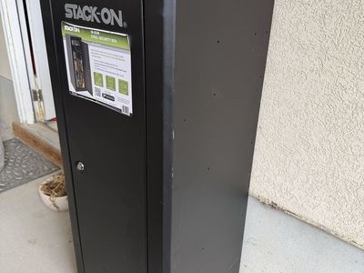 Stack-On GCM-1918-DX 18-Gun Security Cabinet - Welded Steel