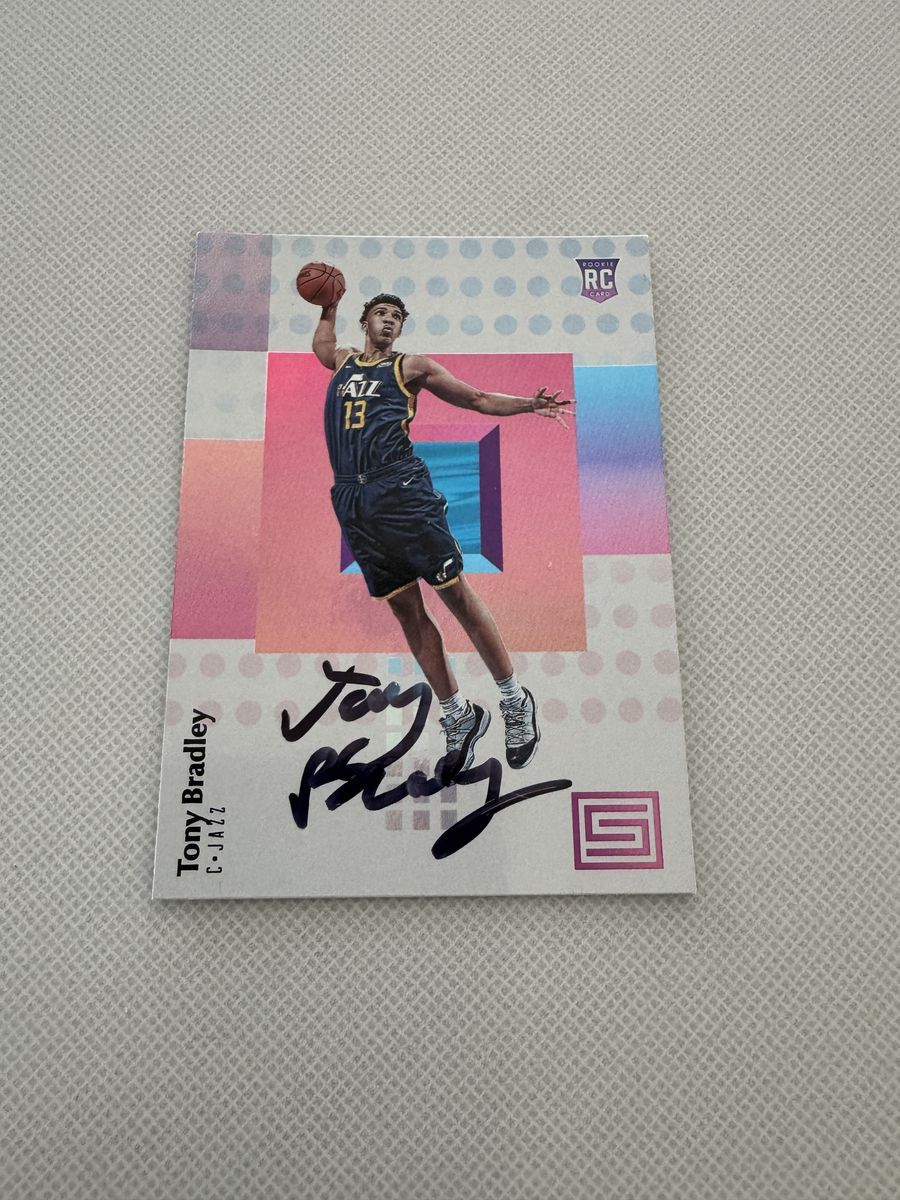 Tony Bradley 2017-18 Panini Status RC Rookie Card #117 — Utah Jazz — Hand Signed