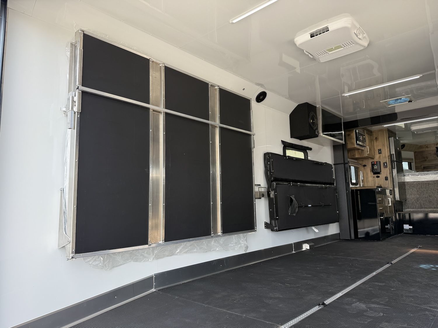 Main image 8