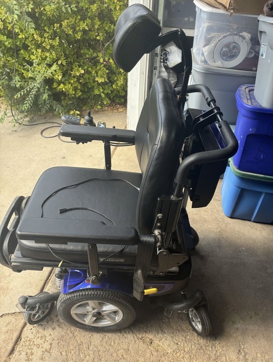 Quantum J6 Electric Power Wheelchair - Excellent Condition, Never Used