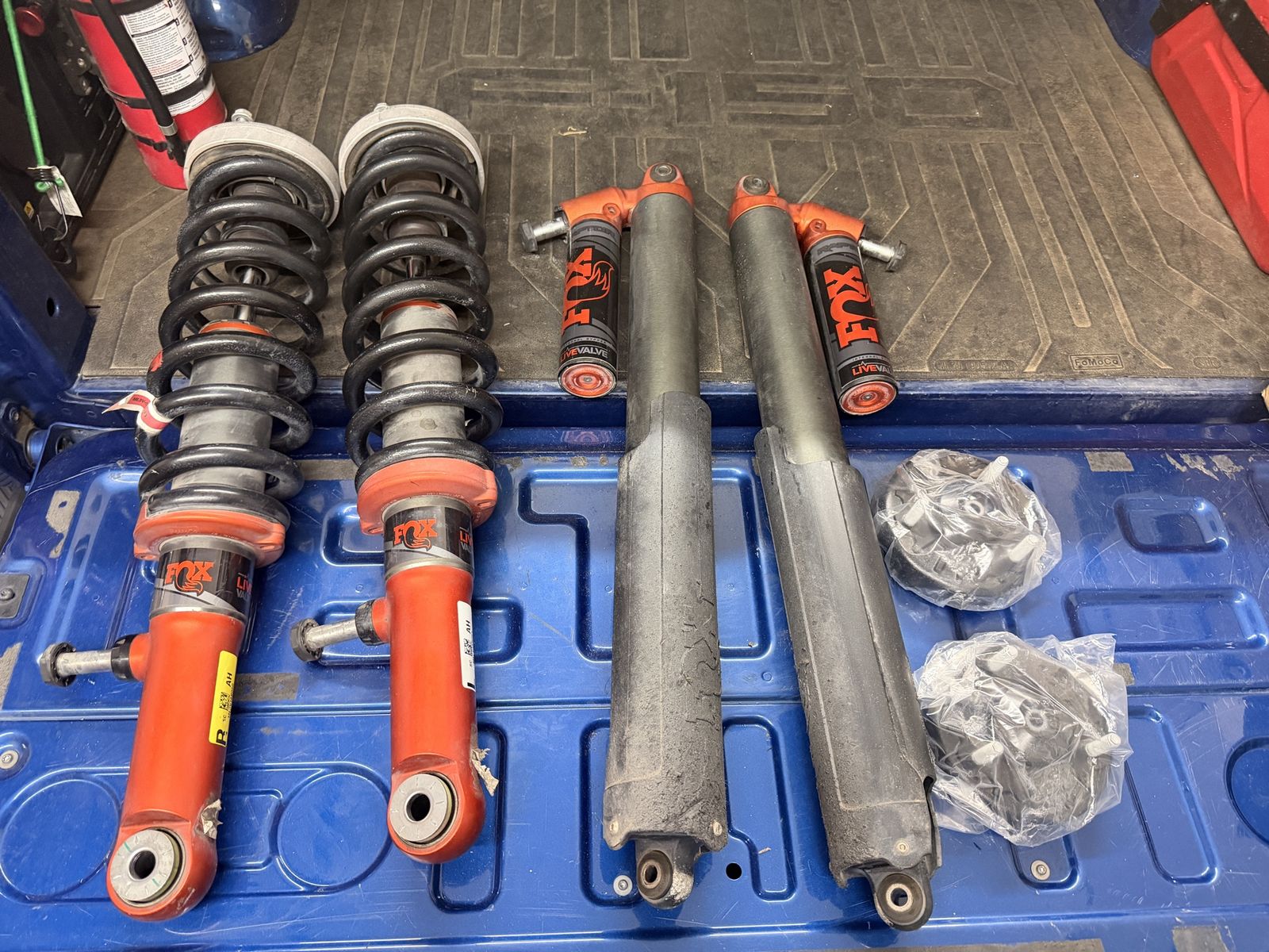 Fox 3.0 live valve shocks from Gen3 F150 Raptor