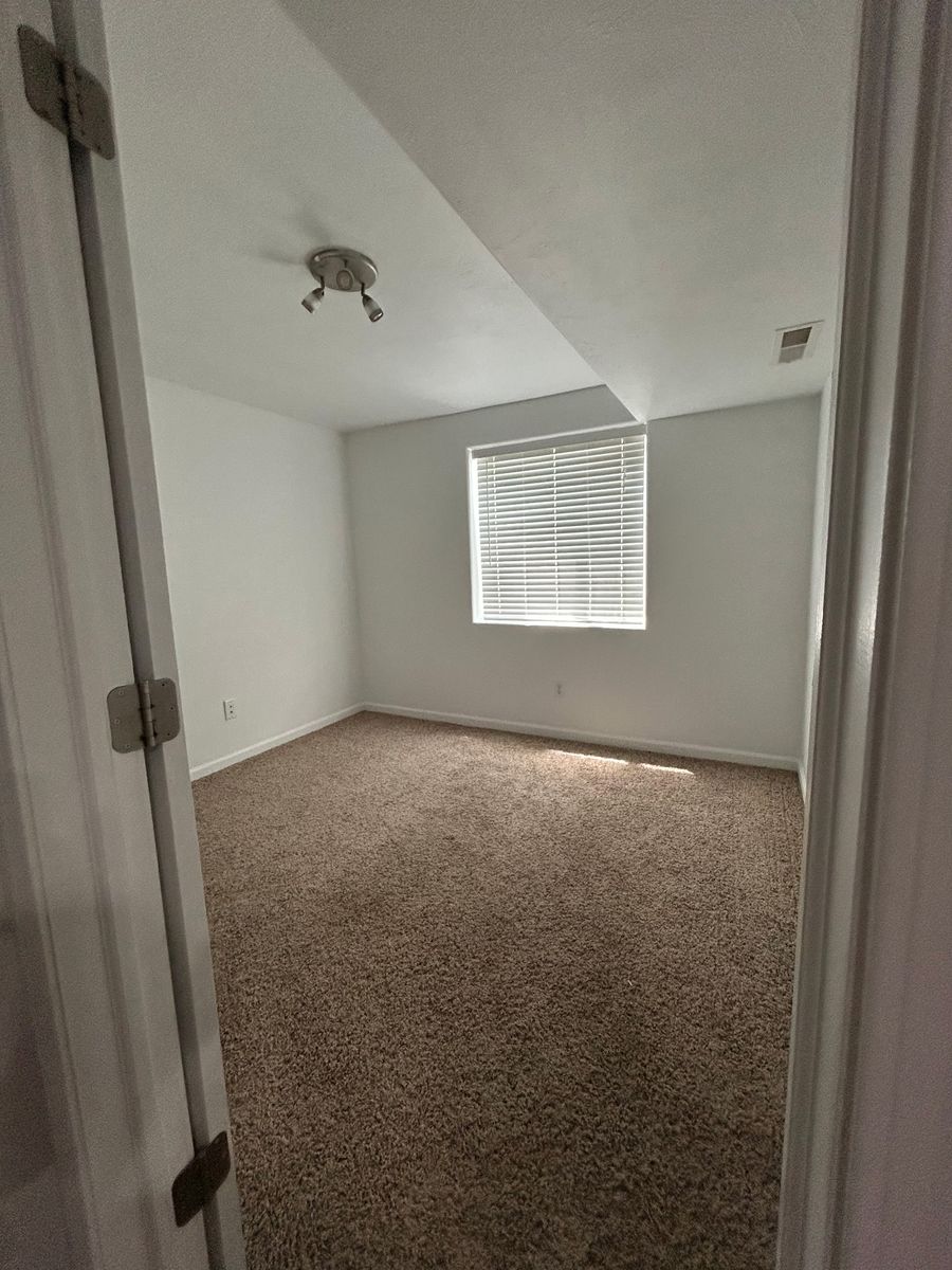 Main image 3