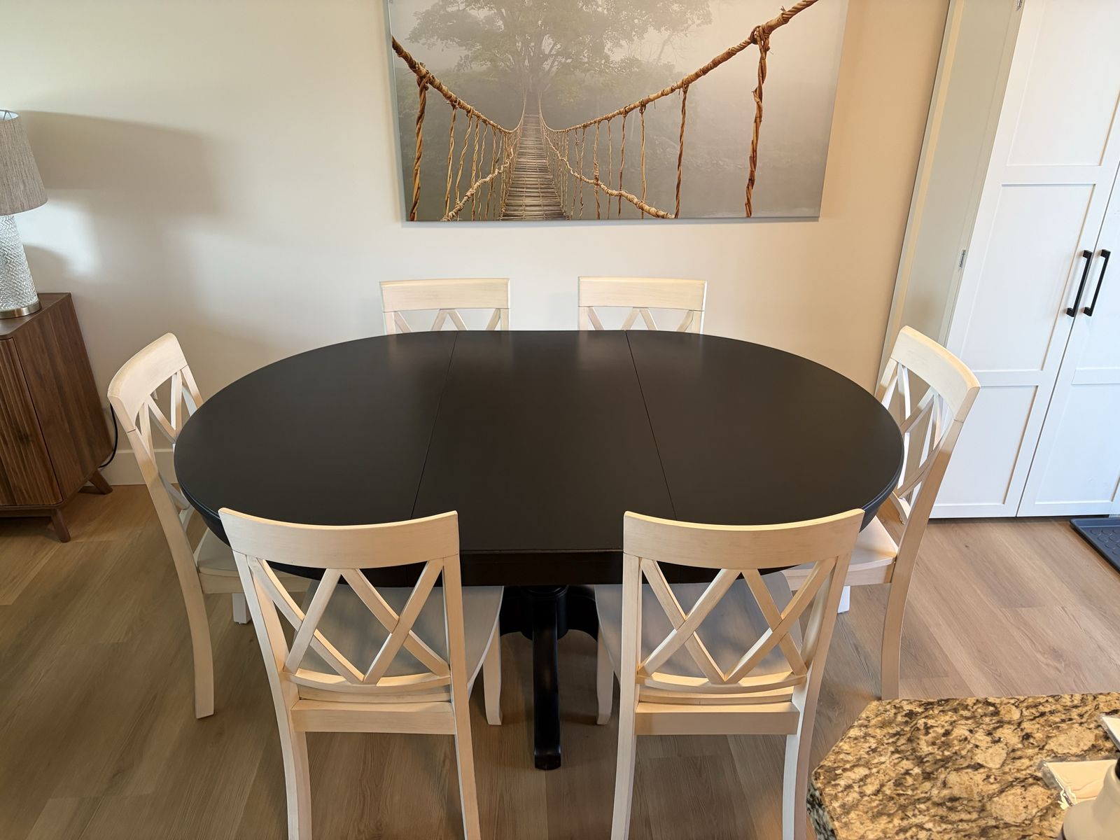 Expandable Table w/ 8 Chairs