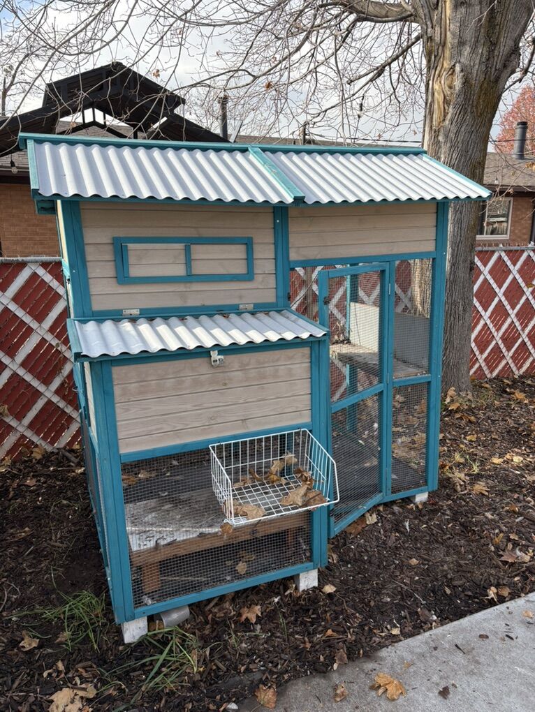 Chicken Coop, 3 Nesting Boxs,