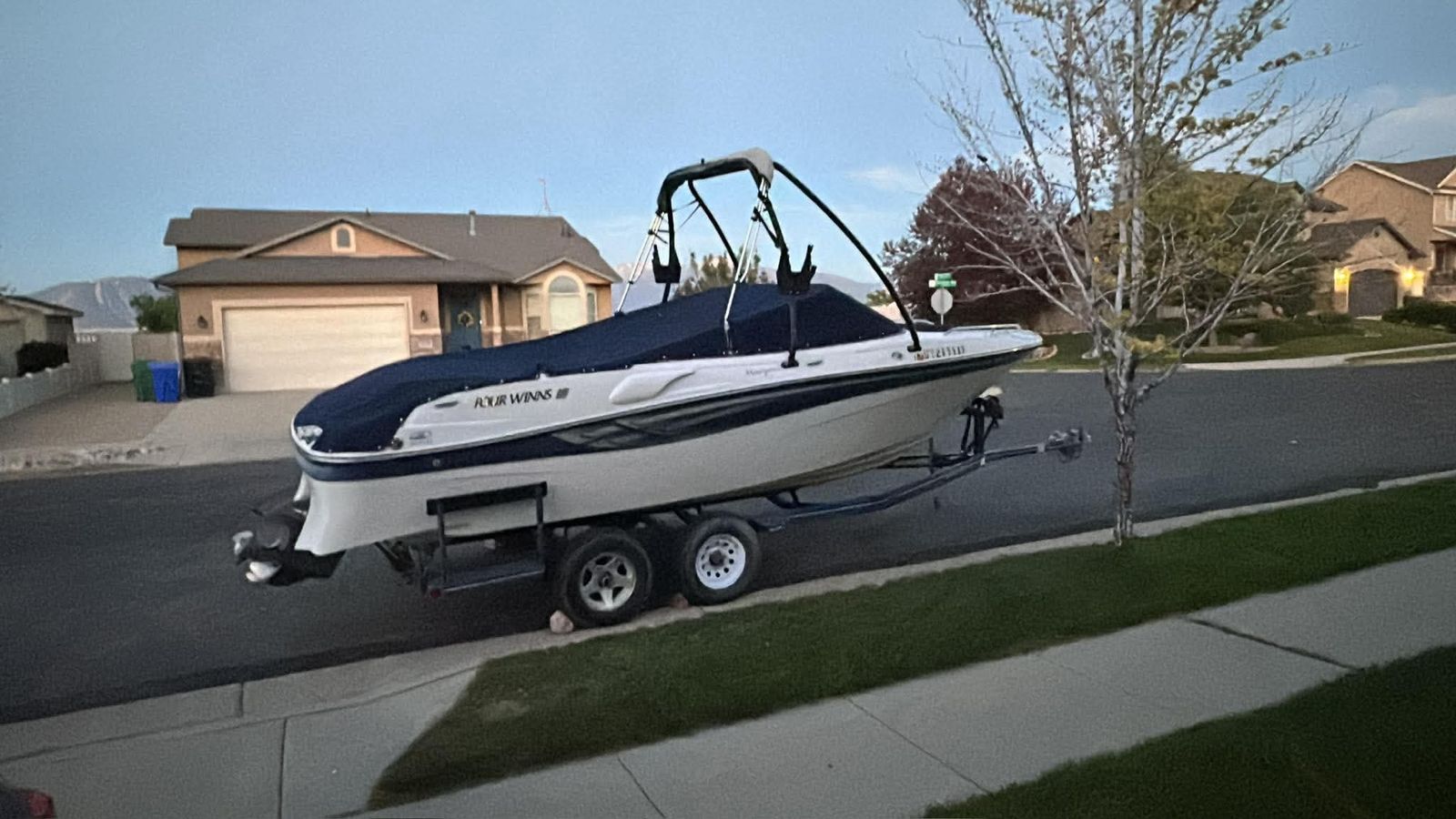 23ft Boat - Volvo Penta 7.4 GI - 587 Hours - Wakeboard Tower & Bimini - Ready for Water
