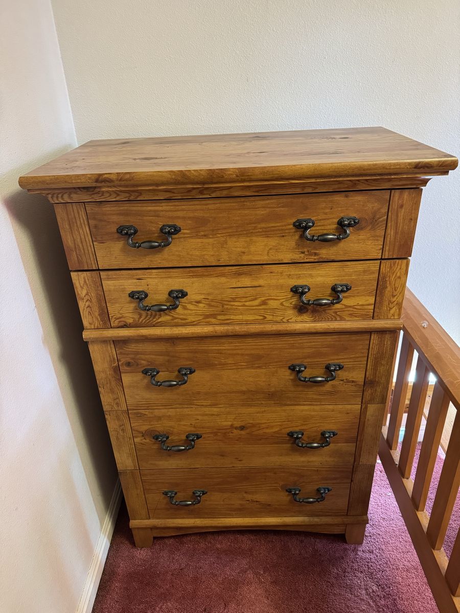 Dresser set With bed Framae Complete